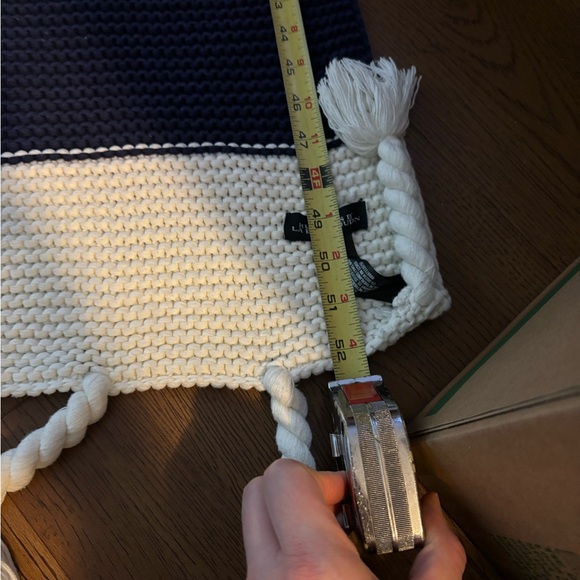 Hudson’s Bay Company- Knit throw blanket - Picture 4 of 7